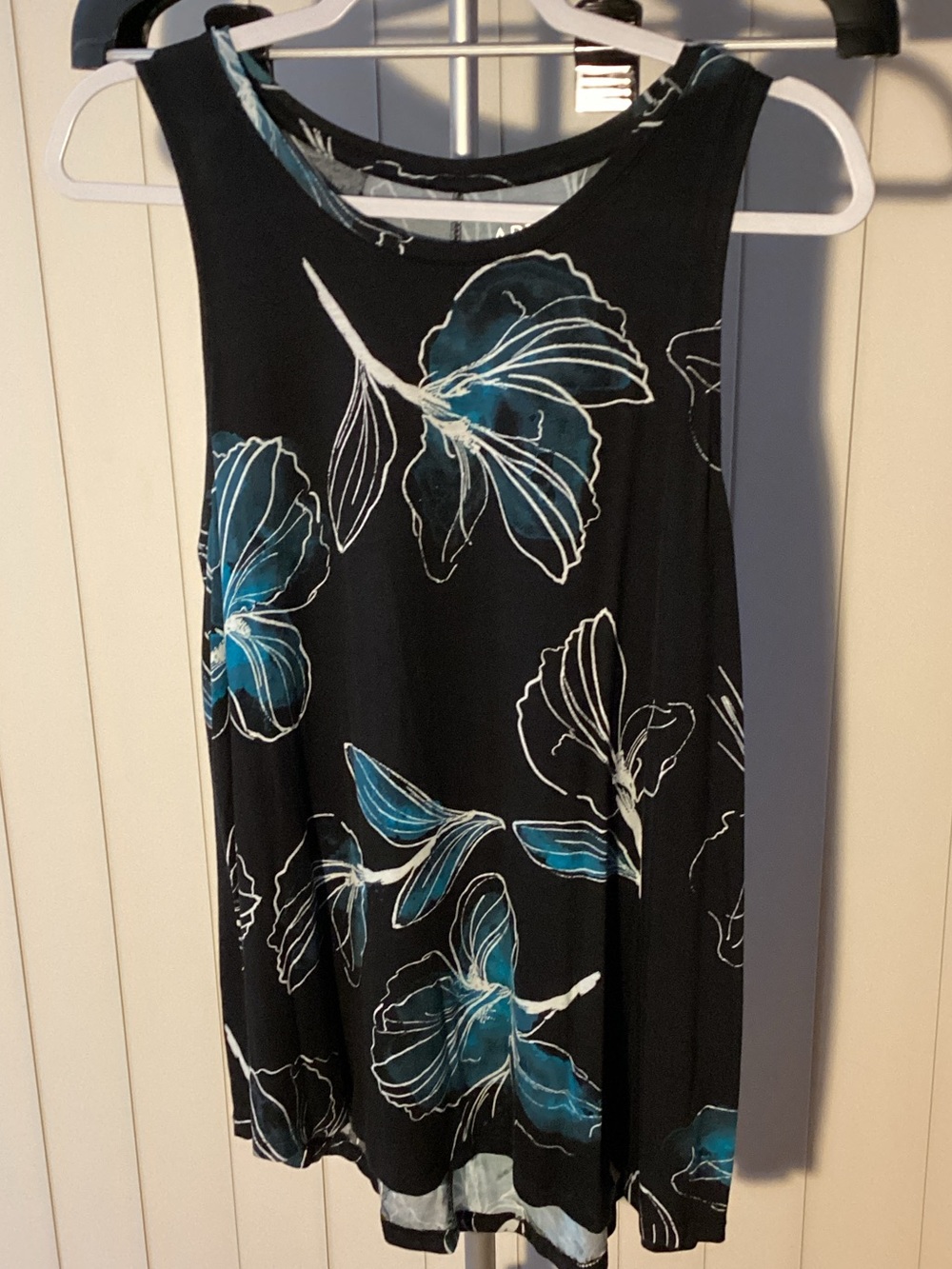 Apt. 9 Black Slim Tank Top with Teal Wash - Cute!